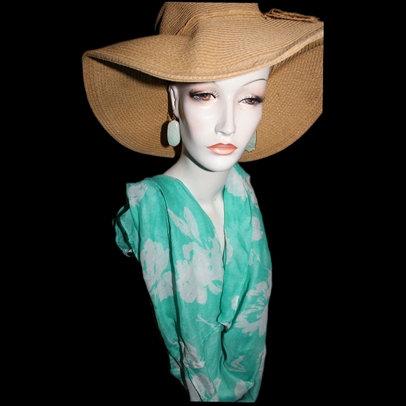 Vintage Style Hat, Earrings, & Beautiful Illuminating Scarf/Wrap☆SCARF GLOWS - Picture 1 of 14